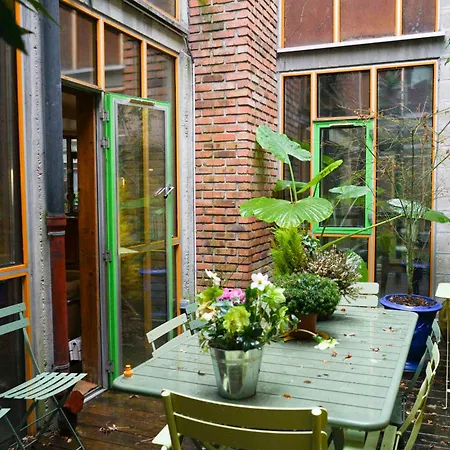 Spacious Cocoon With Garden Apartmán